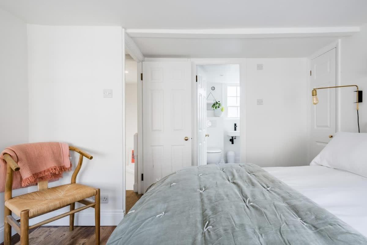 Central Georgian Townhouse With Free Parking บาธ ภายนอก รูปภาพ