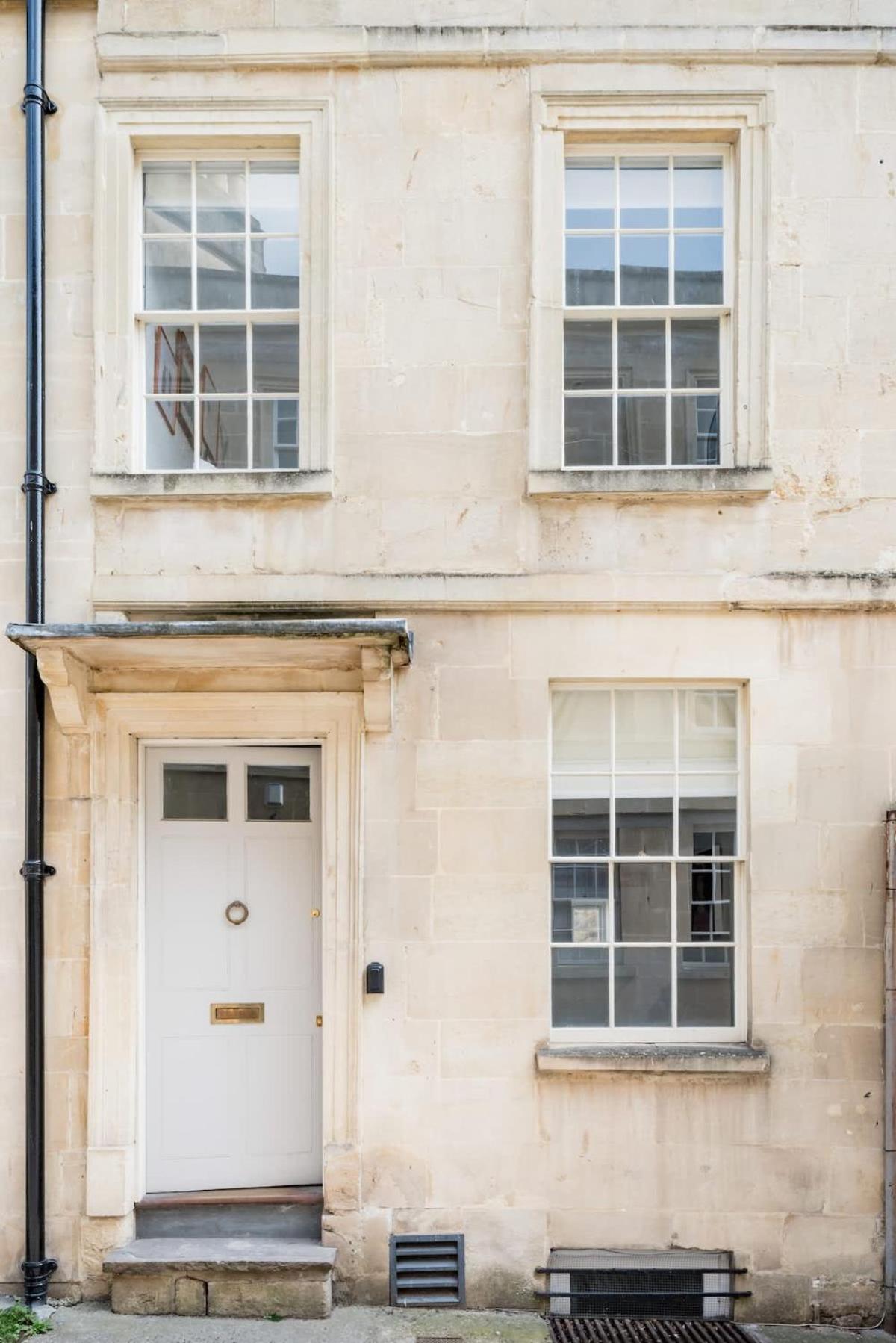 Central Georgian Townhouse With Free Parking บาธ ภายนอก รูปภาพ