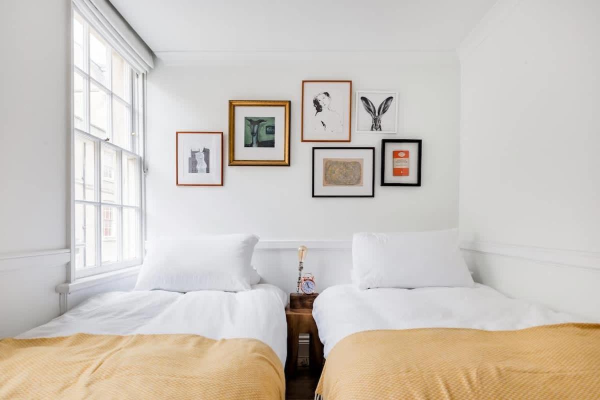 Central Georgian Townhouse With Free Parking บาธ ภายนอก รูปภาพ